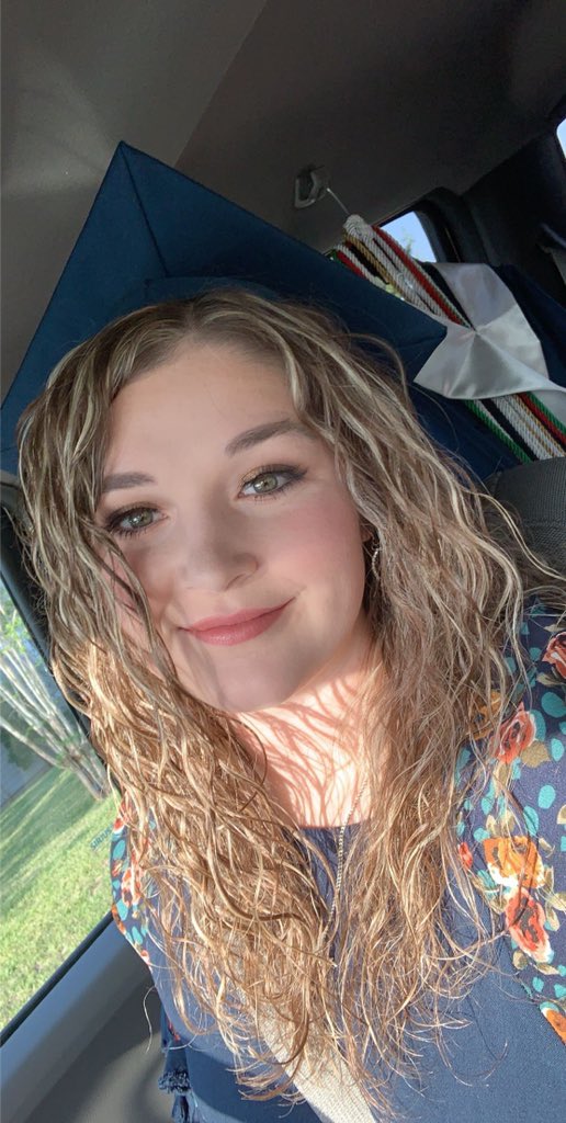 ash___davis's tweet photo. back to freshman year🥳 https://t.co/sA9g15uXBx