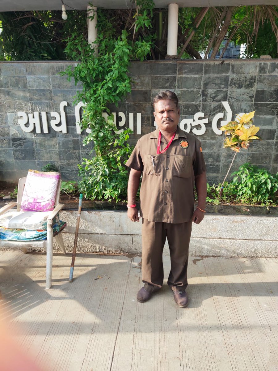 RedFoxProtecti1's tweet photo. दिनांक 23-07-2020 से एक नया पर्मेनांट प्वाइंट शुरू हुआ है । अब से सायेशपुर में आर्य कृष्ण में दिन और रात की दोनों डयूटी रेड फोक्स प्रोटेक्शन के सिक्युरिटी मार्शल्स के हाथो में रहेगी । दोनों शिफ्ट के जवानों को ट्रेनिंग और ब्रीफिंग करदी गई है
https://t.co/Fj9Zetz8Xa
#top_security https://t.co/JqkD0epZE5