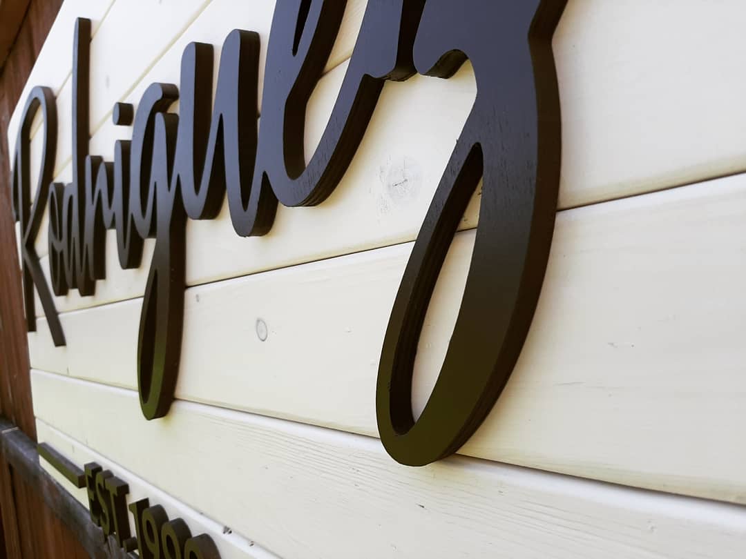 I love this one because it's different than the usual order I get. The pallets are whitewashed and the letters are dark brown.

#3D #3Dsigns #3dwords #palletwood #familyname #establishedyear #2ftx4ft #whitewash

#studio26designco #custom #personalized #homedecor #fatetx #itsfate