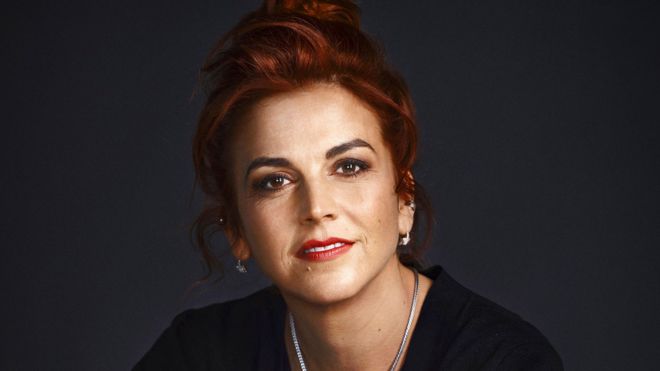 ecuadorenvivo's tweet photo. "Lo que estoy observando con humanos en confinamiento no es muy distinto a los loros enjaulados a los que vi sacarse las plumas": entrevista con la científica chilena #IsabelBehncke https://t.co/BO3G2pA4Iq https://t.co/oumdoSNQ7J