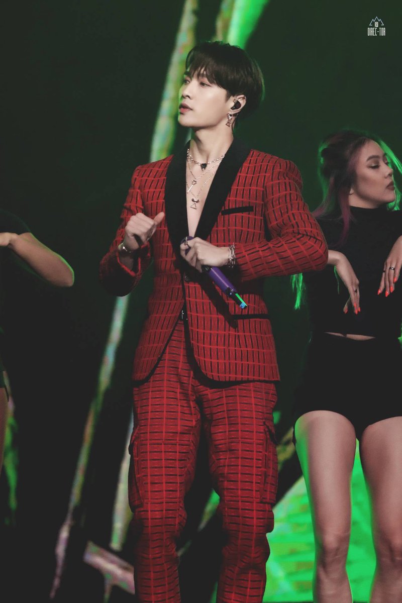 hourlylayzhang's tweet photo. #LAY #레이 #LayZhang @layzhang https://t.co/m317uMJpAP