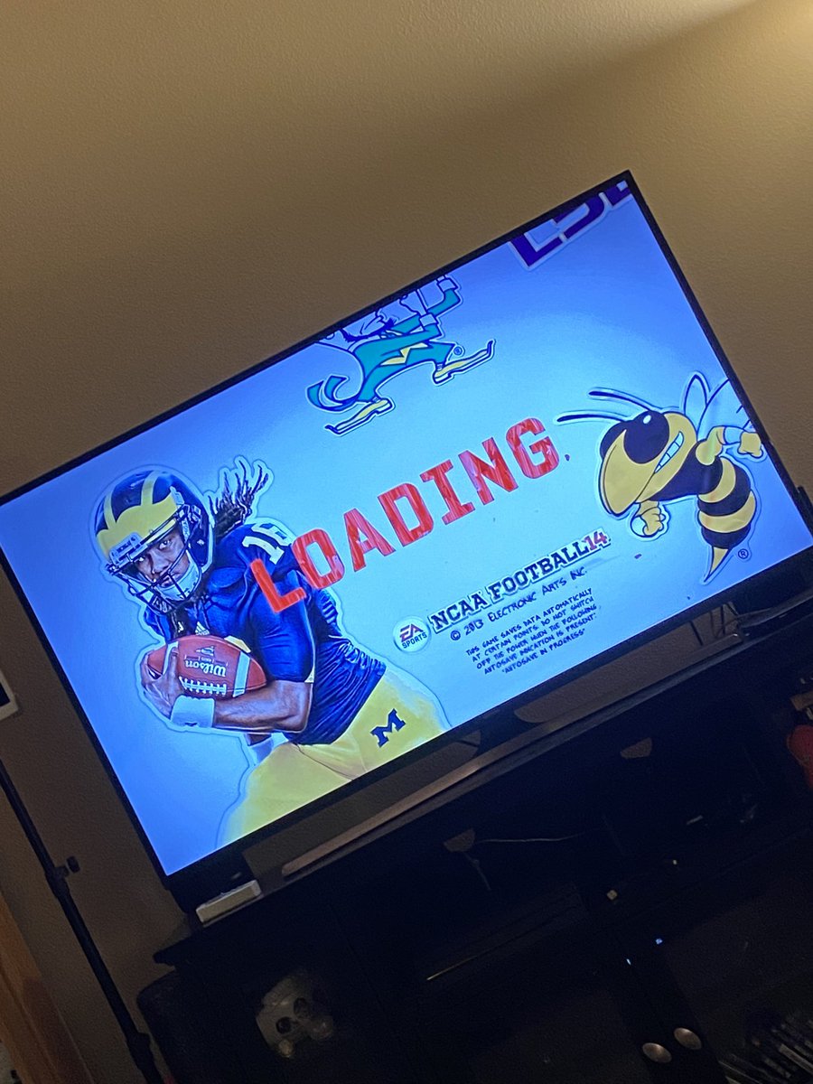 acfinn's tweet photo. Time for a little football! #bringbackncaa @EASPORTS @EANCAAFootball https://t.co/5p7X6LW3HY