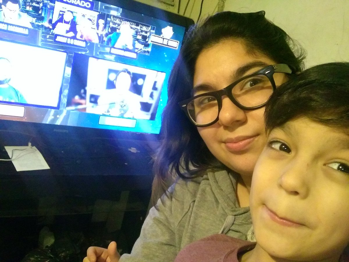 johanna__gamboa's tweet photo. Hoy mi hijo Agus cumple 9 años y como lo crío mal, me pidió ver #GatadaDeVatos https://t.co/3TZanw2SfE
