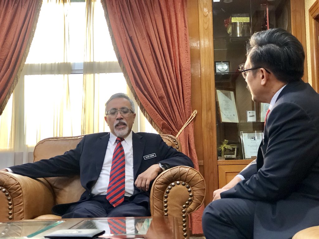 EzryIr's tweet photo. 24.7.2020|Sesi Kunjungan Hormat YBhg.Dato’ @IrZulkefly KPKR ke Pejabat KSU @MOWorks 

Sekalung penghargaan kpd YBhg. Dato’ Dr. Syed Omar Sharifuddin b.Syed Ikhsan @KsuMoworks atas perkongsian pengalaman &amp; idea yg bernas dlm mengurus tadbir Jabatan dgn cemerlang

جاس كڤد رعيت https://t.co/nT1T4Wmj8P