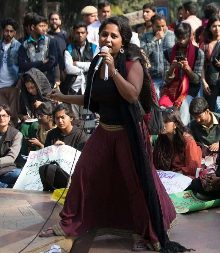 zainabsiddqui's tweet photo. #freenatasha
#freedevangna
#freeallpooticalprisoners

इंक़लाब-ए-सुब्ह की कुछ कम नहीं ये भी दलील 

पत्थरों को दे रहे हैं आइने खुल कर जवाब 

हनीफ़ साजिद https://t.co/4fhnt4pC6Z