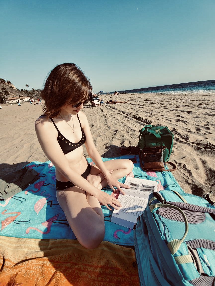 ToxyDoc's tweet photo. 👋Hi I’m a medical professional &amp; I wear bikinis. Here I am post-night shift enjoying life like a normal human. Did I spend my night responding to traumas? Yes. Is there WhiteClaw in my cooler? Also yes. Women can be all the things &amp; also professional. #MedBikini #MedTwitter https://t.co/9b7Y0Q6Xaa