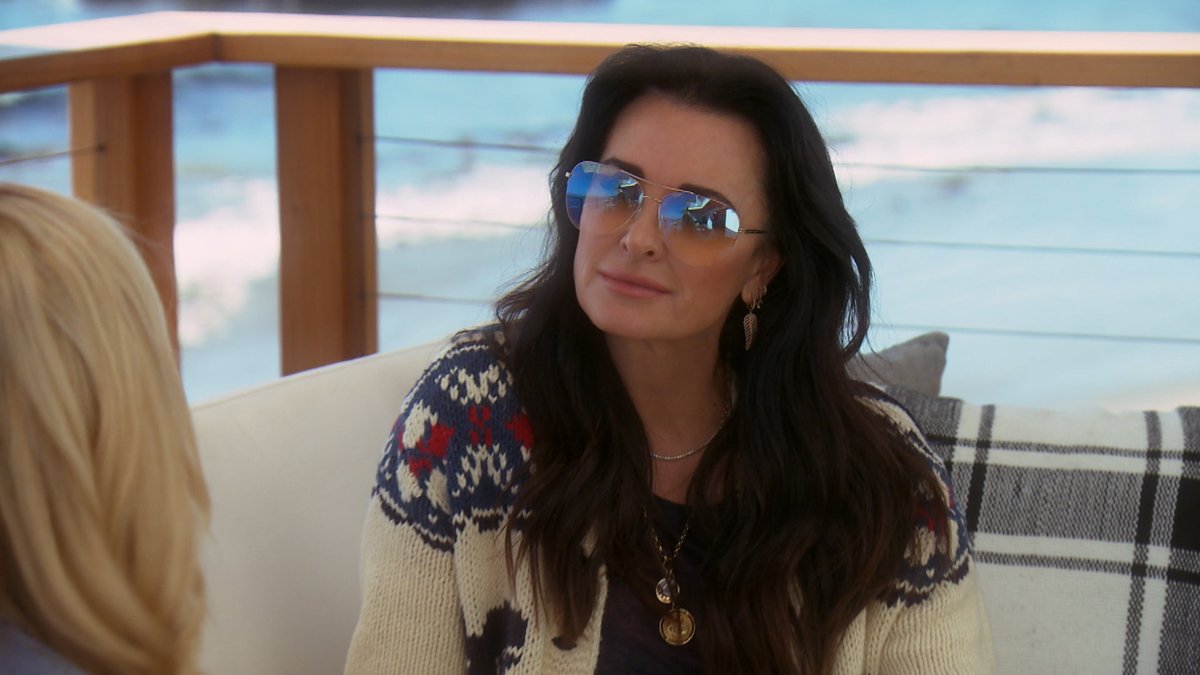 BravoWWHL's tweet photo. me only wearing cardigans &amp; listening to #Folklore for the next eternity: https://t.co/yqHjsDMBFi