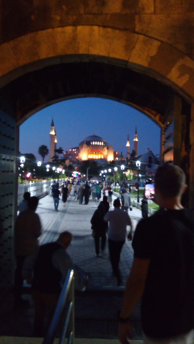 ehitehit2's tweet photo. @muslimgunduz Ayasofya'nin ibadete açılması kadar mühim bir şey daha var ki nazardan kaçıyor;
O da;
Cumhuriyet tarihinde bir ilk olarak; M.Kamal'in imzasi iptal ediliyor
#AyasofyaCamii https://t.co/AirT5BGLtB