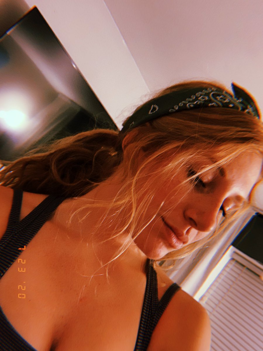 julia_zach's tweet photo. idk felt cute https://t.co/3tjRgVnRwm