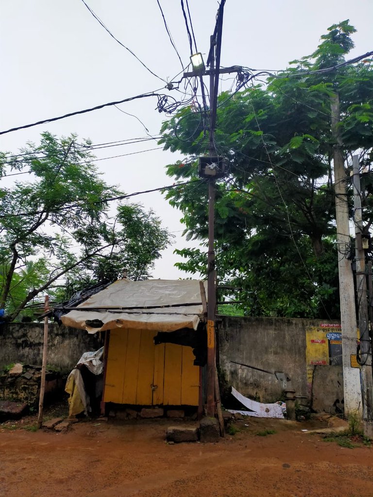 abhi_90's tweet photo. @CMCCuttack The street lights are on day &amp; night since June 14th and there is no action taken by cmc. after several reminder on the toll free numbers and aslo tweets regarding the matter still there is no action.. I guess the electricity is free for Cmc.. https://t.co/9mYxe6vCyX