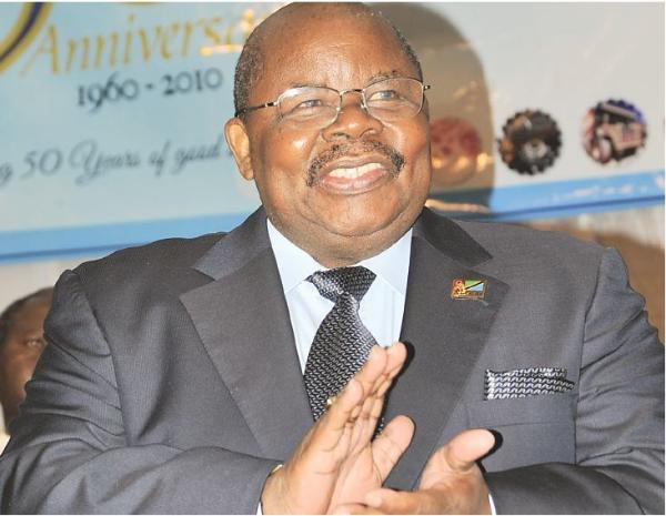 tv_a24's tweet photo. BREAKING: Rais Wa Jamhuri ya Muungano wa Tanzania Dkt John Pombe Magufuli ametangaza kifo cha aliyekuwa Rais wa awamu ya tatu Benjamin William Mkapa ambae amefariki wakati akiwa anapatiwa matibabu Hospitali Jijini Dar es salaam.
RIPMzeeMkapa🙏🏼 https://t.co/Gr6MIyjkSy