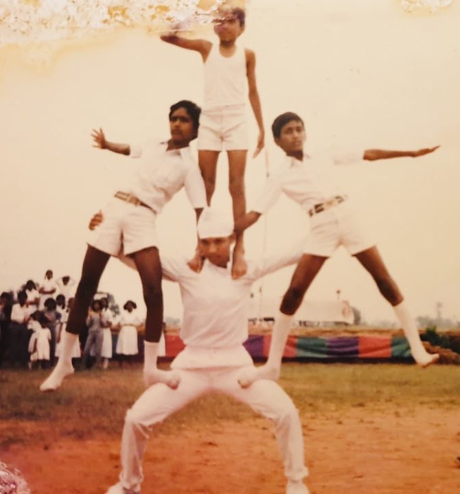 drkhuntia21's tweet image. School Days, left in the early 80’s &amp;amp; right in the late 80’s. Wonderful memories of #Kosala