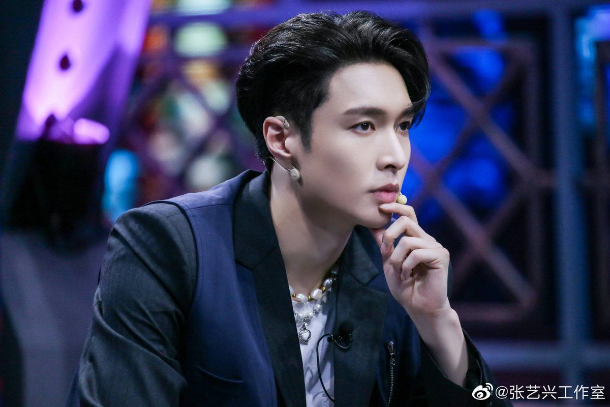 hourlylayzhang's tweet photo. #LAY #레이 #LayZhang @layzhang https://t.co/7pgUqwSymr