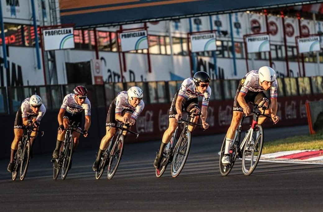 ZXCycling's tweet photo. π§πͺ #ZolderCircuit TTT
1 π§πͺHome Solution-Soenens
2 π§πͺ@Lotto_Soudal U23
3 π§πͺAcrog-Tomans
4 π§πͺ@EFC_LR_VULSTEKE
5 π§πͺHubo Titan Cargo CT
Avg. speed 53km/h!π€ͺ Good job, @tverhofstadt, @HerregodtsRune, D.Bomboi, B. Van Mulders, @WVercamst, J. Van Der Plas!πͺ Congrats!π
#cycling https://t.co/OknaTsi5tD