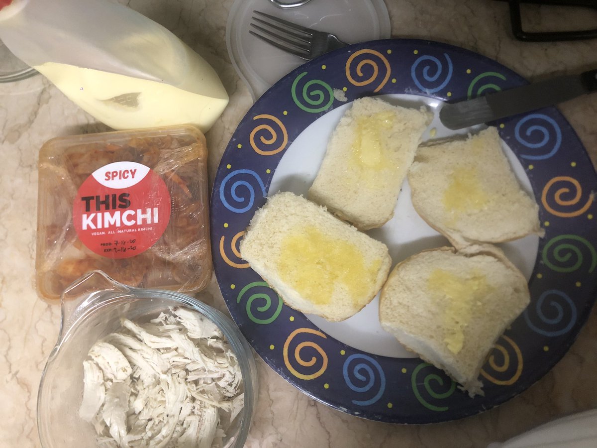 Japanese mayo + chicken breast pieces + kimchi (wish i still had gochuchang) on toasted buns w a lil butter