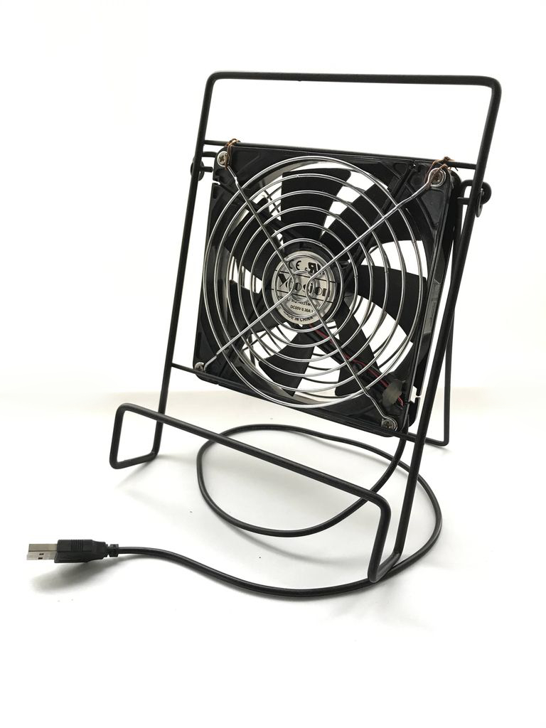 惠 扇風機話題で溢れるtlですが ここで先日作った惠の夏の自由研究の工作 Usbミニ扇風機をご覧下さい 引っ掛けられるのでぶら下げ利用もできる すたいりっしゅブラックモダンカラー 幅8cm薄型で 静音7枚羽14cmファン 色々言ってるけど ただの