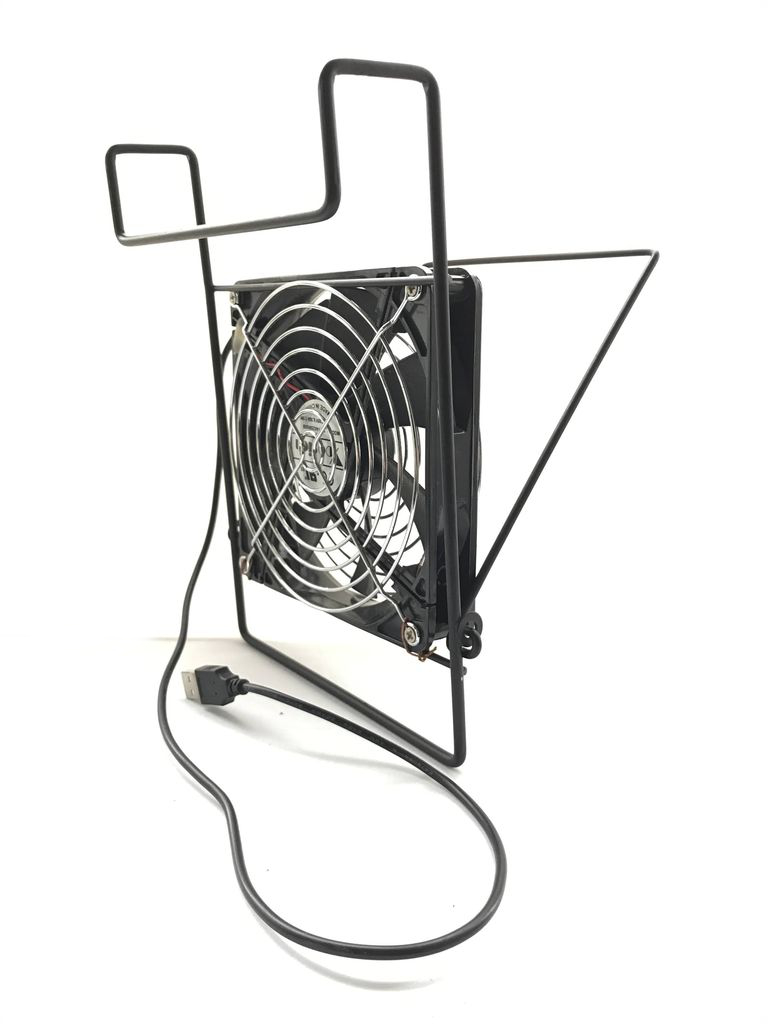 惠 扇風機話題で溢れるtlですが ここで先日作った惠の夏の自由研究の工作 Usbミニ扇風機をご覧下さい 引っ掛けられるのでぶら下げ利用もできる すたいりっしゅブラックモダンカラー 幅8cm薄型で 静音7枚羽14cmファン 色々言ってるけど ただの