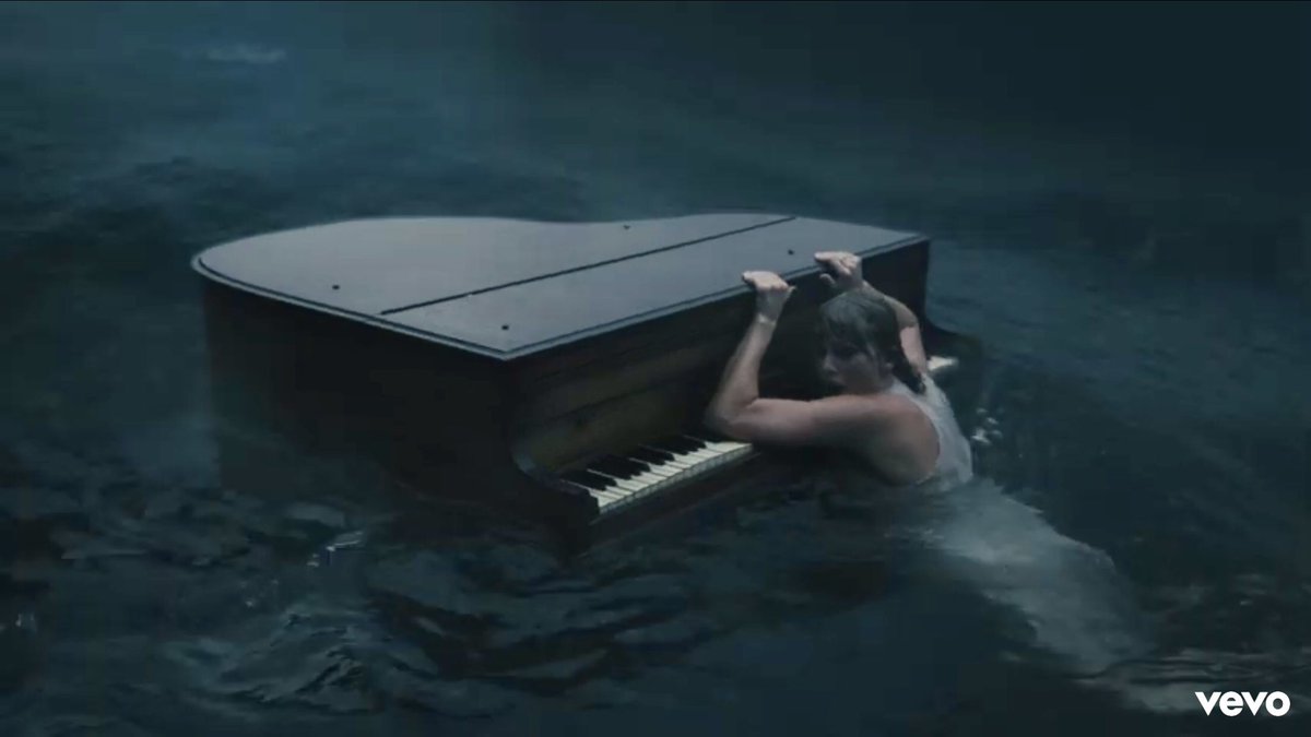 Grabe yung nag-duster lang si @taylorswift13 pero yung music video may pa-Bird Box swimming eksena at mahiwagang piano na nagteteleport, nagiging waterfalls, at lumulutang sa ocean during a storm. And she directed this whole thing during a pandemic. WOW. youtu.be/K-a8s8OLBSE