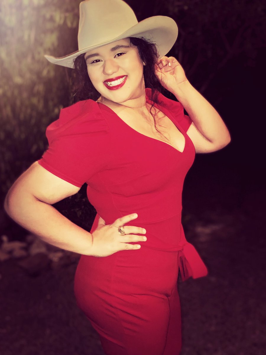 destinynavaira's tweet photo. Solo quiero agradecer a las personas en México que me han aceptado únicamente por mi música y mi voz.  muchos de nuestro lado de la frontera solo se preocupan por mi cuerpo.  He aceptado el desafío, he perdido 45 kilos y sigo haciendo ejercicio.  Vi un comentario hoy en esta foto https://t.co/rgNOBF0BKc