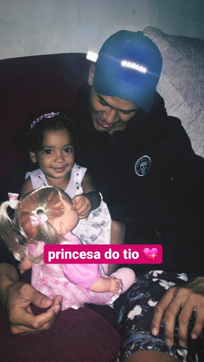 daakelson's tweet photo. Irmão se foi mas deixou uma princesa linda para alegra família 😏💖 princesa do tiio💖 #eternoLC👼🏽 https://t.co/J4KLCqOFtx