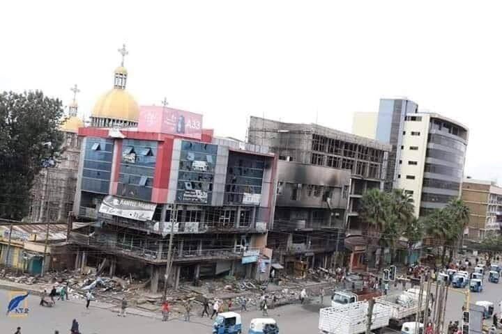 ObangMetho's tweet photo. I unequivocally condemns the recent ethnic cleansing, gruesome violence, harassment, intimidation against minorities in the Oromia region and burned down hotels, schools, business centres and residential homes belonging to ethnic Amharas and Gurage people. https://t.co/bzZWFsYlaP