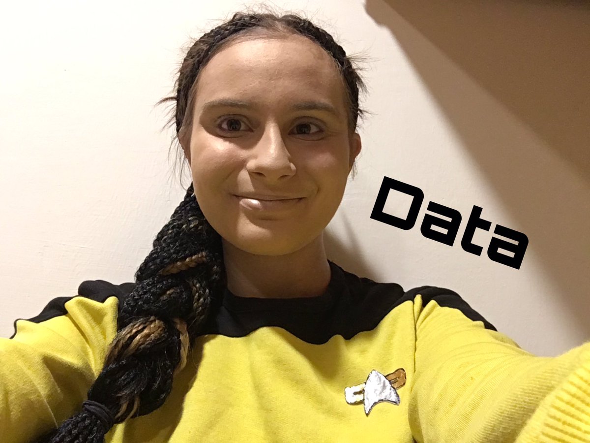 Thursday, I cosplayed Data, played by @BrentSpiner, my favourite actor from #StarTrekPicard 🥰
The shirt is selfmade from my mom, and I really, really love it 🙈
#StarTrek #StarTrekCosplay #StarTrekTNG