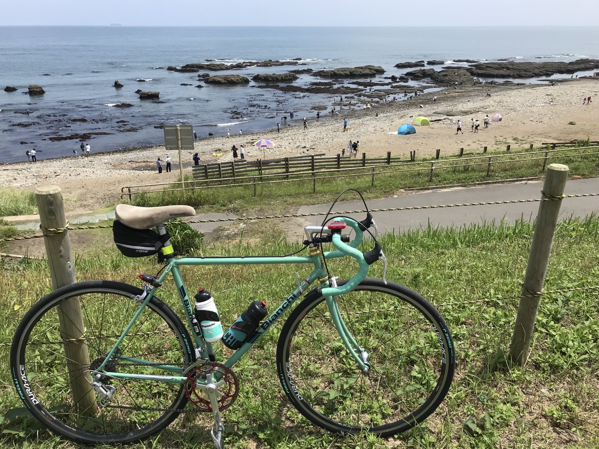 tetsurokashima's tweet photo. Go To Cyclingキャンペインで、大洗往復72km、補助金無しの三疎ライド行ってきました。
約30年前の日本製Bianchiですが、一応イタ車なので、PIRELLIタイヤにしてみました。
#GoToトラベル #GoToキャンペーン #ロードバイク #大洗 #Bianchi #PIRELLI #Pzerovelo https://t.co/1Kuw6JMC4k