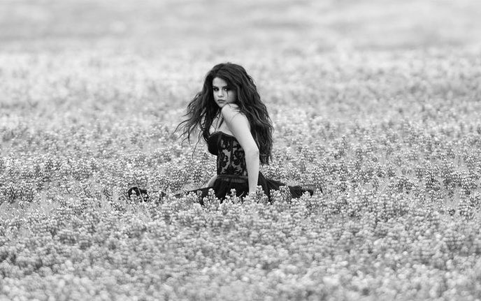 UpdatesSMG's tweet image. Stream Folklore by Taylor Swift