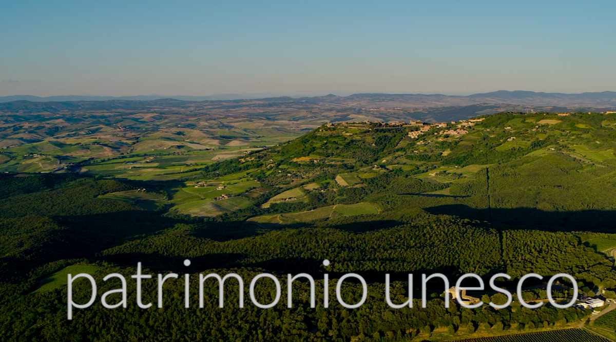 ConsBrunello's tweet photo. In un calice di #Brunello non c’è solo #vino ma anche #tradizione, #storia, #ricercatezza, #passione, #bellezza. È il messaggio del video che uscirà a #BenvenutoBrunello2021. Ad anticiparlo un trailer che sarà diffuso lunedì 27 luglio sui canali social del Consorzio del Brunello https://t.co/ilN65CpLGd