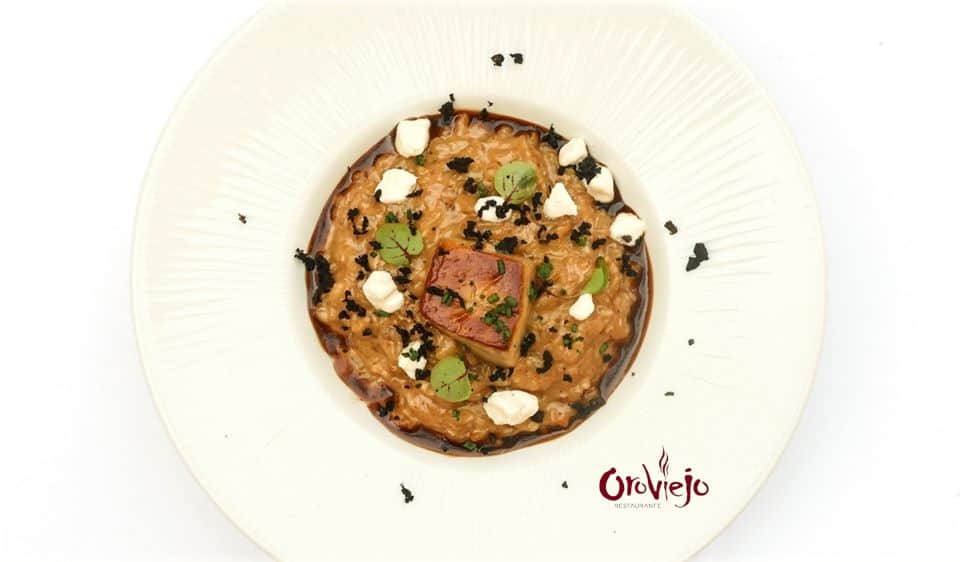 RestOroviejo's tweet photo. Las #tapas son tendencia desde hace años, pero hoy siguen teniendo el mismo #éxito gracias a la gran labor de socialización ¡Y no nos extraña!🤩 Perfectas para cualquier hora. Menciona a ese #amigx con quién tienes pendiente este #risotto de foie y trufa😍 https://t.co/ApdTJY8HTN https://t.co/JwLmpj2IqT