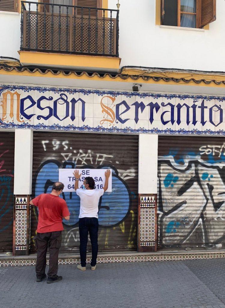 Gutierrez_Recio's tweet photo. ¿Da pena? Claro, es el cierre de negocios clásicos de nuestra ciudad.

¿Culpa? Del propio establecimiento. Cuando subes la carta a precios desorbitados, y cobras a 9€ un serranito, demuestras que tu público son los turistas. Ahora no esperes que Sevilla te salve... https://t.co/KH4FIJvmEr