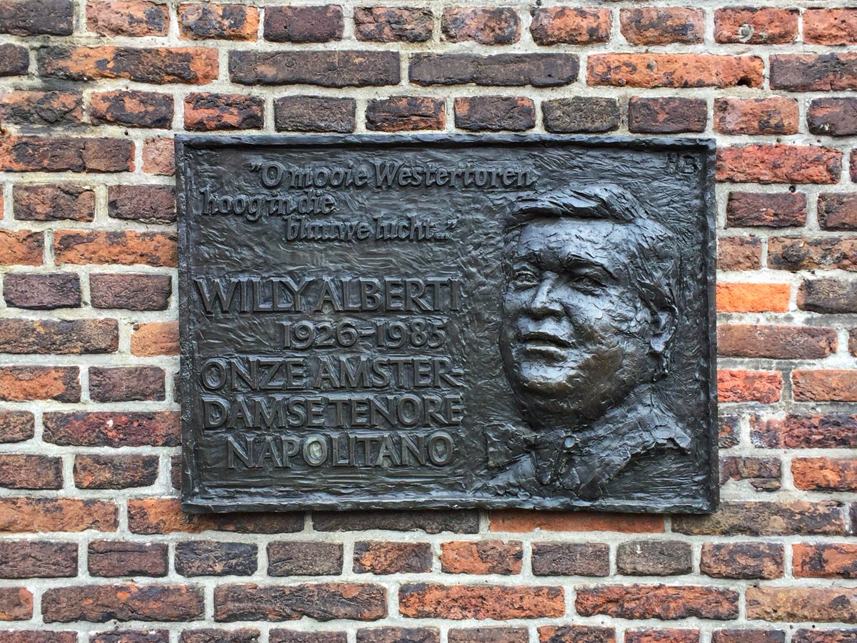 Onze gigant onderaan onze ouwe...