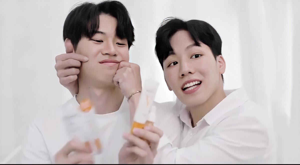 yinwarfamilysup's tweet photo. " หยิ่นวอร์" มาบอกต่อสิ่งดีๆ Skinsista V Acne Clear Booster สำหรับคนเป็นสิวผิวแพ้ง่าย หาซื้อได้ตาม Watsons, Lazada, เซเว่น ทุกสาขา การันตีความดีของสินค้าโดยพี่วอร์จ้าา

#skinsista #หยิ่นบอกต่อ #หยิ่นวอร์ #หยิ่นวอร์ขอหน้าใส #พี่วอร์ของพ่อวี
#หยิ่นวอร์
ig update​ : yinyin_anw https://t.co/FS7oBGMRTB