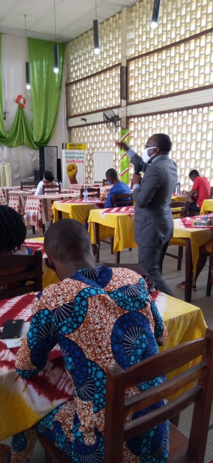 attindoglofreju's tweet photo. Notre formation continue avec Monsieur Prince AGBODJAN, qui outille les jeunes sur les mécanismes de protection des droits humains et leurs procédures.@amnestybenin @Avlessifiacre @CyriaqueGlory @kikanfr @ambafrancebenin @CecileCoudriou @la_primeur https://t.co/OcsORDe7jc