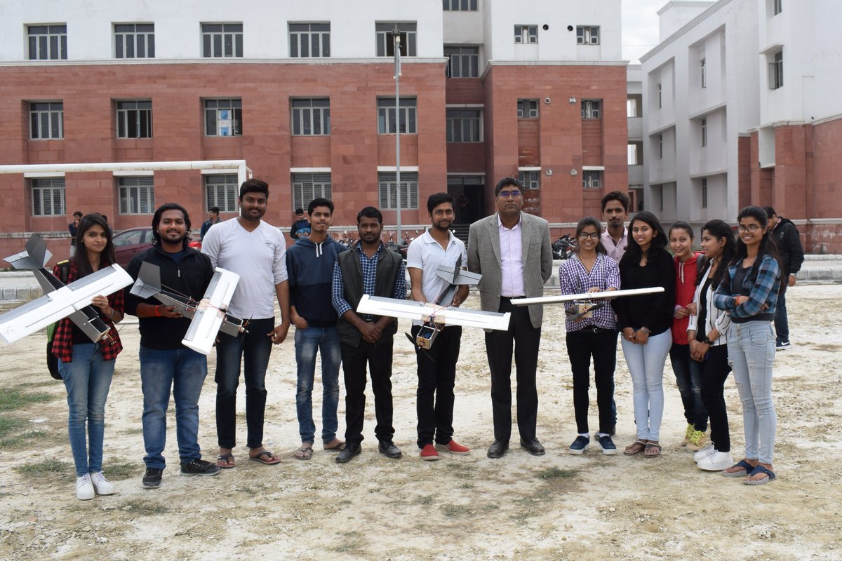 IeeeStbRecm's tweet photo. It is a major throwback of Science Day 2K19
@IeeeStbRecm organized 3 day workshop on RC aircraft and sensor guided autonomous robot in association with Bangalore based company @skyfilabs .
This workshop enlighten new energy to our volunteers because this workshop went very well https://t.co/z680VwpUTi