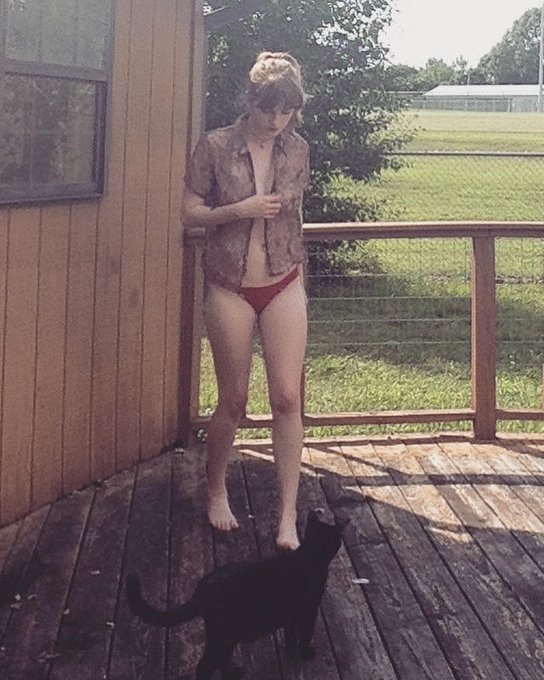 Another hot Tennessee summer Boobies &amp; my Batman 💘 https://t.co/dD6SD6pYkJ<a href="/tag/bossbitch"class="tags"><span>#bossbitch</span></a><a href="/tag/libra"class="tags"><span>#libra</span></a>