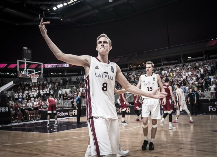 Sportazinas_com's tweet photo. Talantīgais Vēveris: Kad Dairis aizbrauca uz NBA, sapratu, ka mums latviešiem nokļūšana tur nav nereāla https://t.co/4OXWUQh4C1 - https://t.co/OfWWWpaQTG https://t.co/hGKyWXTXqp