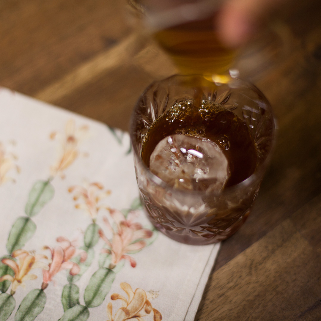 Último fin de semana de Julio 🔥 Supera este calorazo marcándote un buen cold brew. Si no sabes por dónde empezar, entra en nuestra web y sigue la guía paso a paso para prepararlo en un santiamén.
⠀⠀⠀⠀⠀⠀⠀⠀⠀
Coser y cantar ☕❄️