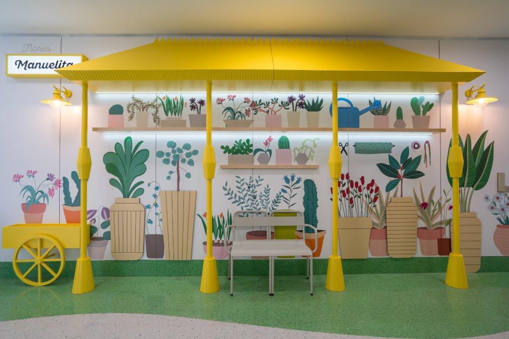 juegaterapia's tweet photo. No nos cansamos de ver cómo el Parque del Retiro sigue y sigue invadiendo cada rinconcito del Hospital Niño Jesús. #RetiroNiñoJesúsJT. Toda una experiencia para los peques 🌻🌈🎈🍨 ¡Fuera sustos! https://t.co/ofzURTmNjz
