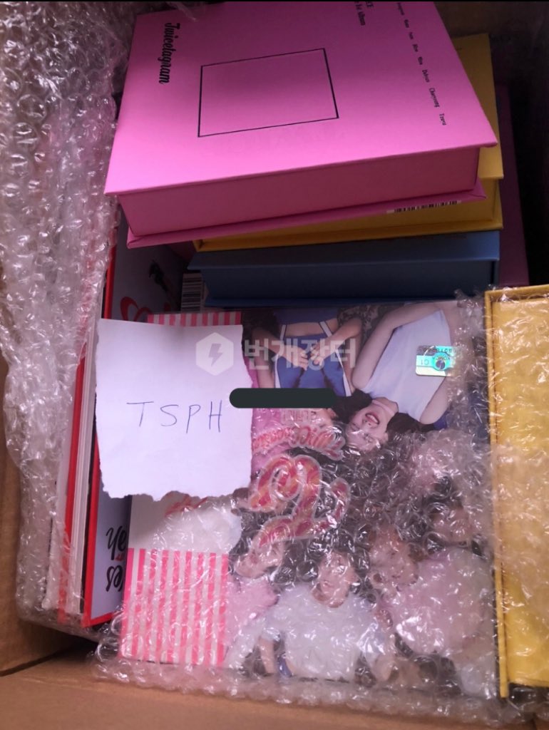 Teudoongiekshop's tweet photo. for those who ordered these thank you so much for ur trust and support. already paid na po tayo kay seller waiting na lang iship papuntang kr address. #TSPHPROOFS
may mga 3 twicetagram and signal pang natitira kunin nyo na hihi. https://t.co/az7vzVHgcA