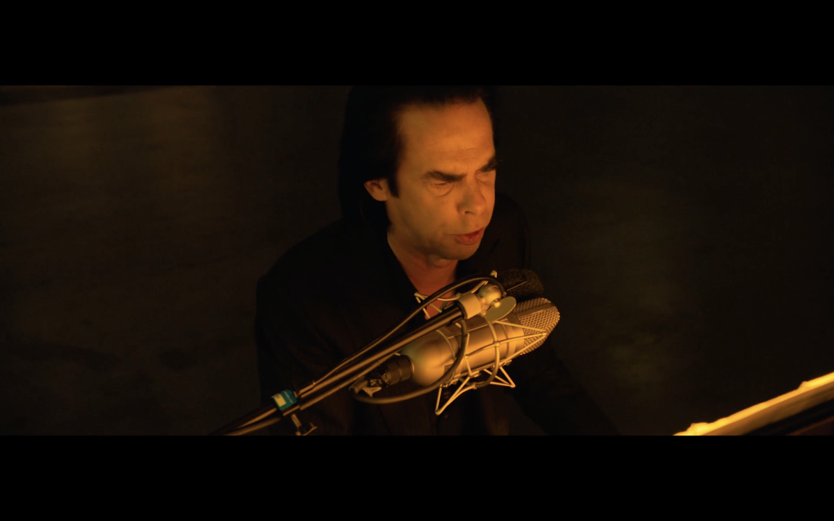 NoelDavila's tweet photo. Here are some beautiful shots from last night's #CaveAtHome concert. It was a sublime performance by the incomparable #NickCave.
h/t @nickcave — #thread 1/5 https://t.co/PCPPa9m2e6