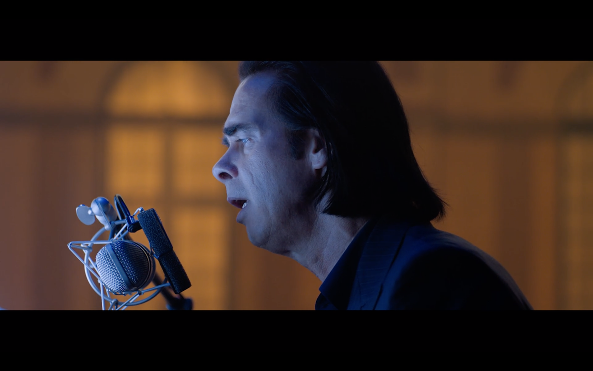 NoelDavila's tweet photo. Here are some beautiful shots from last night's #CaveAtHome concert. It was a sublime performance by the incomparable #NickCave.
h/t @nickcave — #thread 1/5 https://t.co/PCPPa9m2e6
