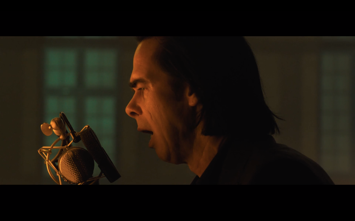 NoelDavila's tweet photo. Here are some beautiful shots from last night's #CaveAtHome concert. It was a sublime performance by the incomparable #NickCave.
h/t @nickcave — #thread 1/5 https://t.co/PCPPa9m2e6
