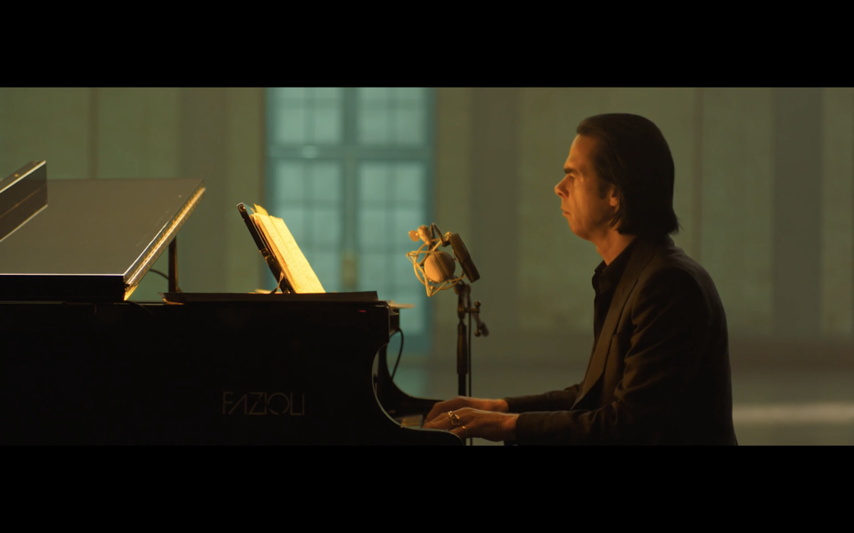NoelDavila's tweet photo. Here are some beautiful shots from last night's #CaveAtHome concert. It was a sublime performance by the incomparable #NickCave.
h/t @nickcave — #thread 1/5 https://t.co/PCPPa9m2e6