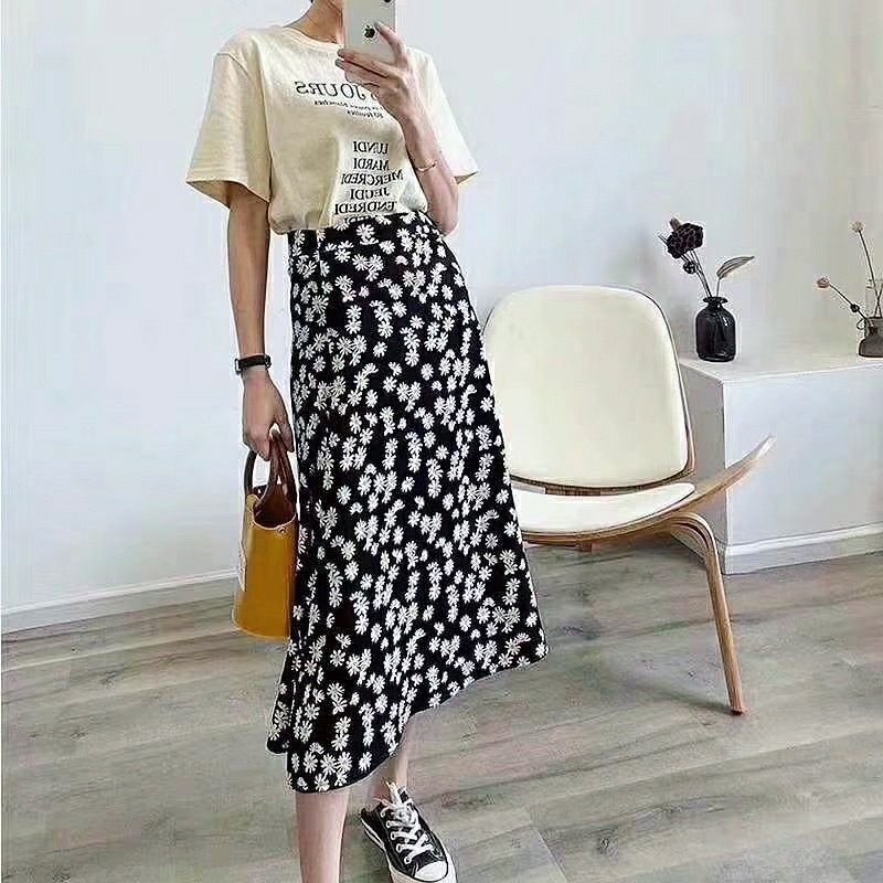 1you_official1's tweet image. 今夜20時新アイテム発売されてます♡
デイジー柄スカートやサングラス、ブラトップなどなど💘
ぜひみなさんチェックしてみてくださいね👶👊

1you.shop

#1you 
#わんゆー
#新アイテム