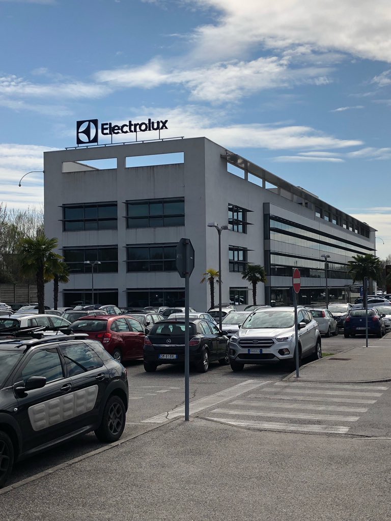 ElenaDelGiudice's tweet photo. #electroluxProfessional: a causa di #COVID19 fatturato giù di -39,3%. Il Ceo #Zanata: orgogliosi per #ebitda in pareggio data la gravità del declino del #mercato . @messveneto @nordesteconomia https://t.co/9xJVqjfbxM