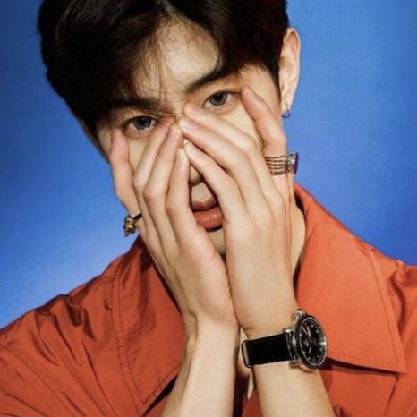 Mark Tuan& #39;s hands.a thread;