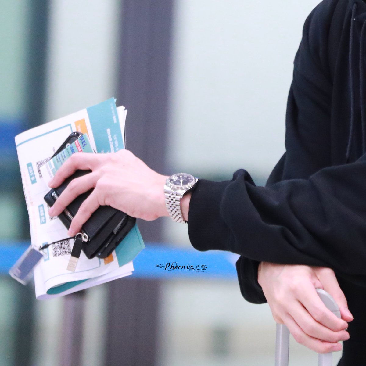 Mark Tuan& #39;s hands.a thread;