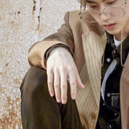 Mark Tuan& #39;s hands.a thread;