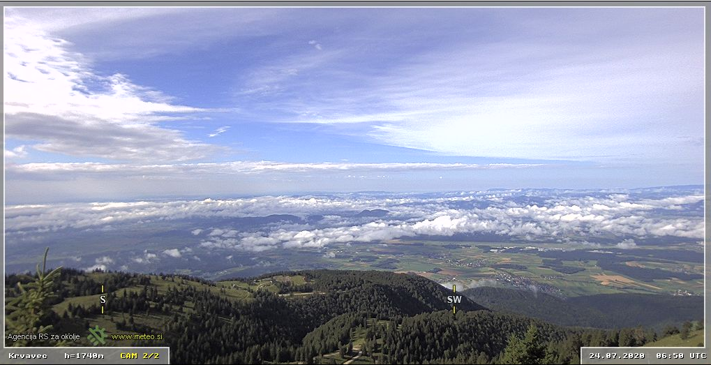 vremenolovec's tweet image. Nad Padsko nižino obsežen nevihtni sistem. Visoka oblačnost je že dosegla zahodno Slovenijo. Po jutranjih nevihtah se je pri nas stabiliziralo. Bo potrebno spremljati sistem, ko se bo pomikal proti našim krajem. #Opozorilo